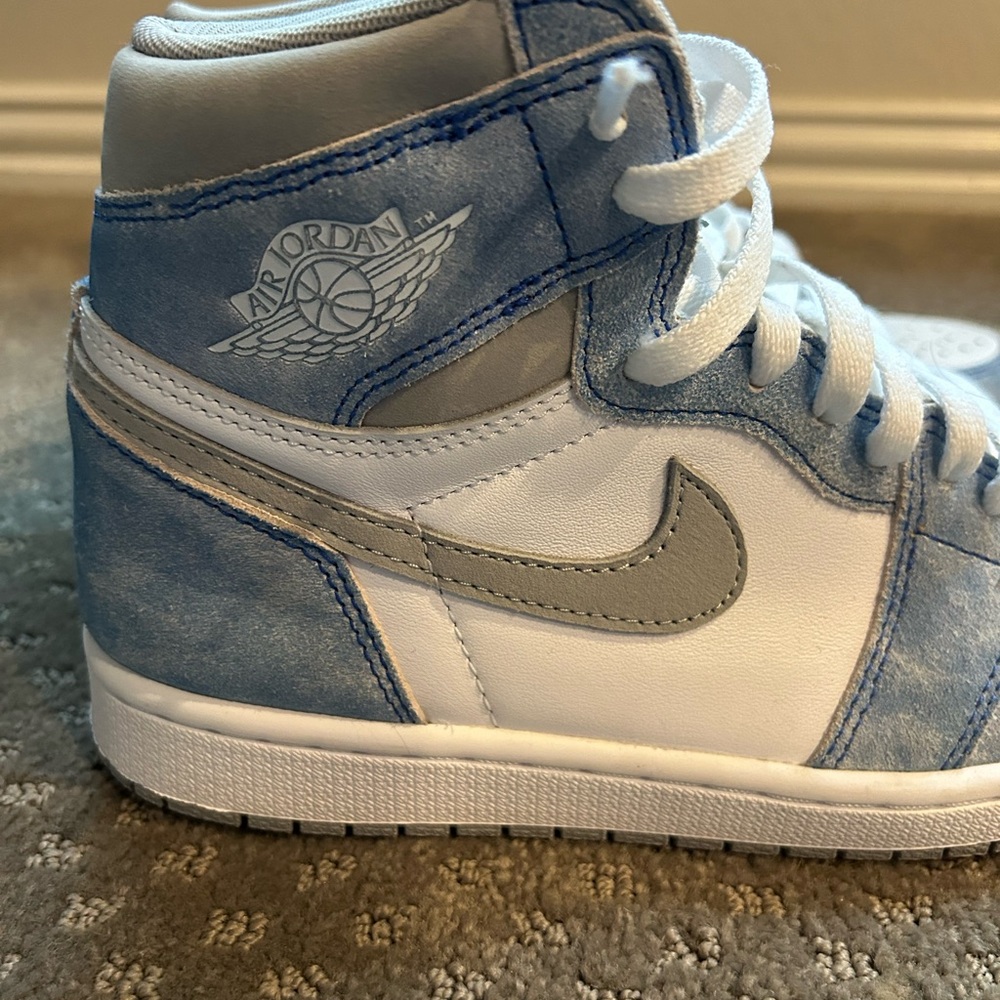 Women’s Air Jordan 1 Retro High Hyper Royal Smoke Grey